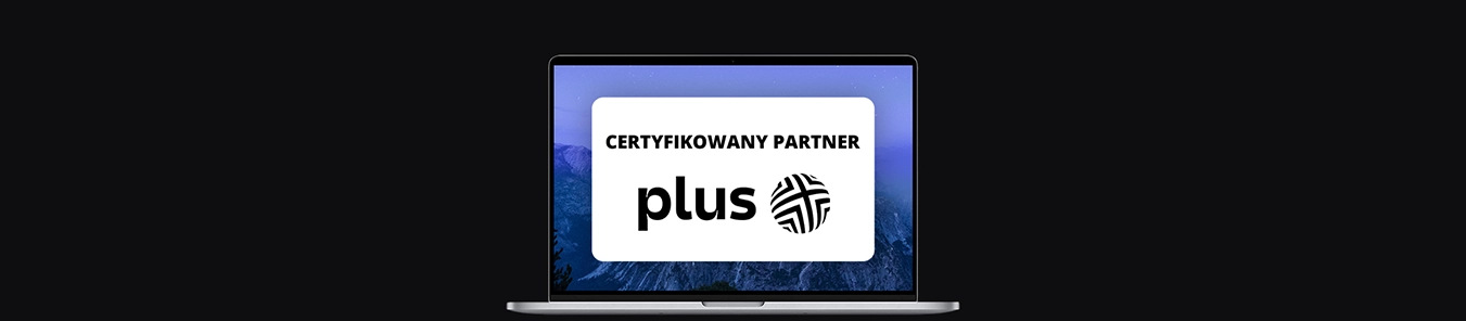 banner z ekranem laptopa, na nim logo firmy Plus i napis "certyfikowany partner"