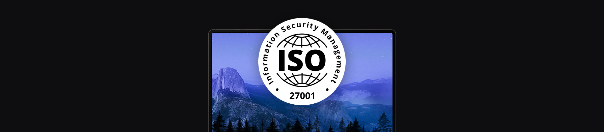 banner z laptopem i logo ISO 27001