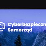banner z ekranem laptopa, na nim logo Cyberbezpieczny Samorząd