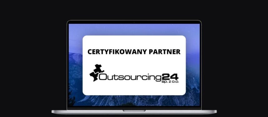 banner z ekranem laptopa, na nim logo firmy Outsourcing24 i napis "certyfikowany partner"