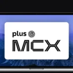 banner z ekranem laptopa, na nim logo projektu Plus MCX