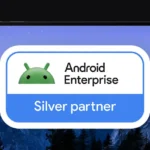 laptop z odznaką Android Enterprise Silver partner