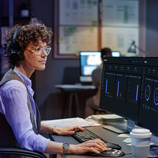 woman working at two screens with Proget console