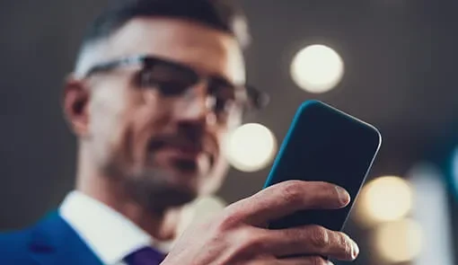 Proget mobility management, man with phone